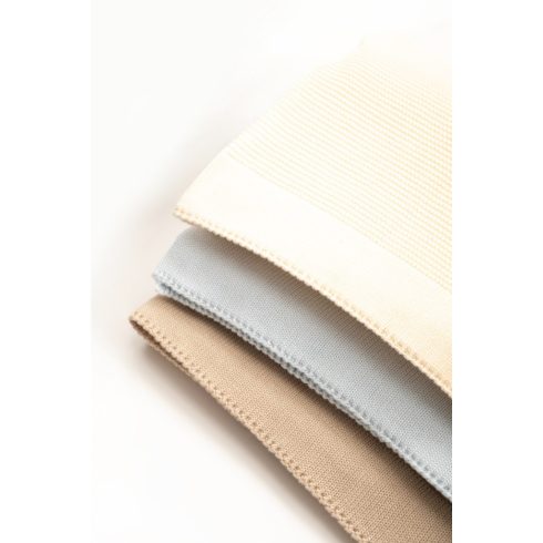 Hajtott kötött babatakaró