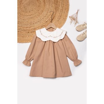 Virághímzéses galléros kislány ruha, barna