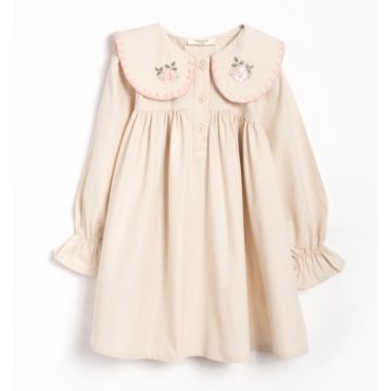 Hímzett kislány ruha bézs színben