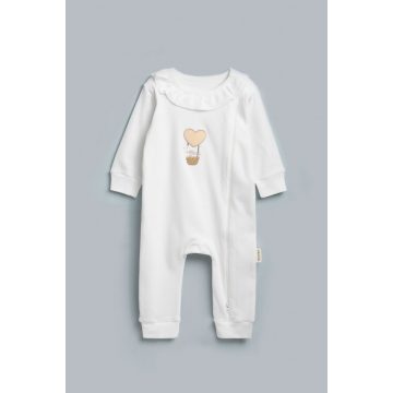 Hímzett rugdalózó fehér színben