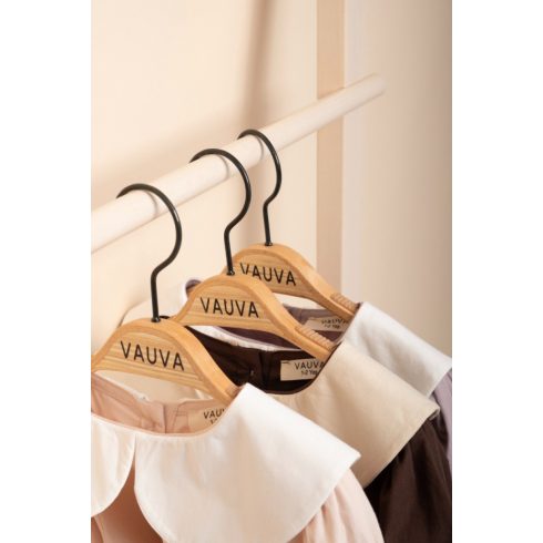 Púderrózsaszín kislány ruha fehér gallérral, részletfotó