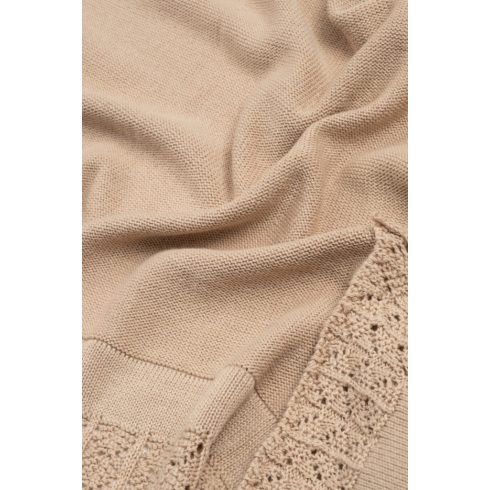 Csipkés szegélyű barna kötött babatakaró